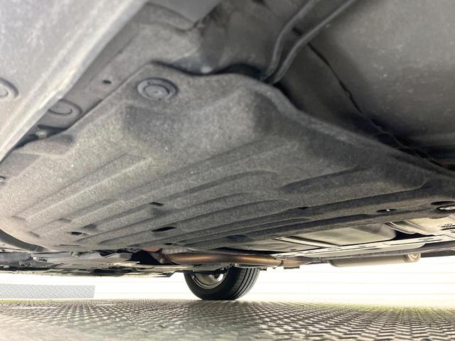 フィット ｅ：ＨＥＶリュクス　全周囲カメラ　衝突被害軽減システム　レーダークルーズ　禁煙車　レザーシート　コーナーセンサー　スマートキー　ＬＥＤヘッド　ＥＴＣ２．０　オートハイビーム　車線逸脱警報　オートライト　オートエアコン（23枚目）