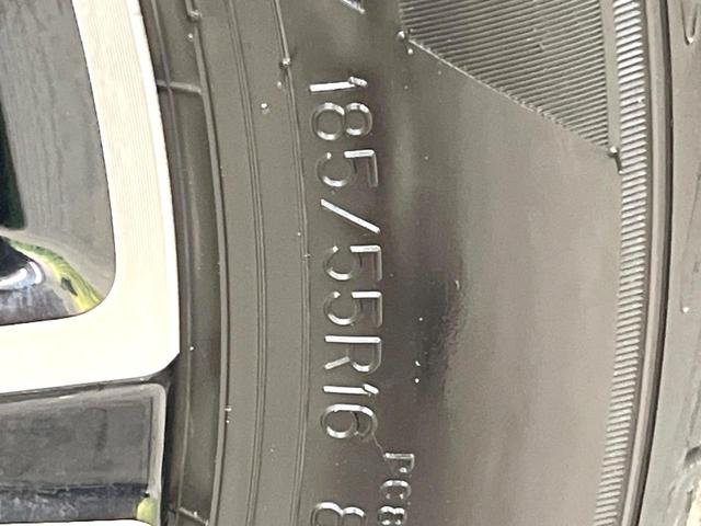 フィット ｅ：ＨＥＶリュクス　全周囲カメラ　衝突被害軽減システム　レーダークルーズ　禁煙車　レザーシート　コーナーセンサー　スマートキー　ＬＥＤヘッド　ＥＴＣ２．０　オートハイビーム　車線逸脱警報　オートライト　オートエアコン（25枚目）