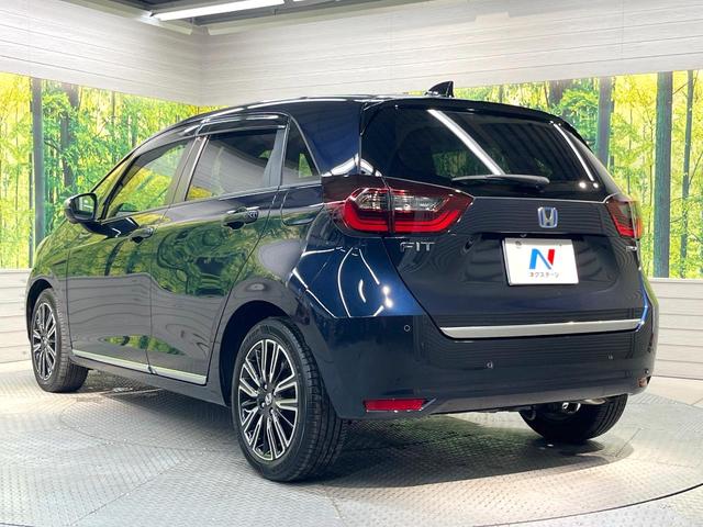 フィット ｅ：ＨＥＶリュクス　全周囲カメラ　衝突被害軽減システム　レーダークルーズ　禁煙車　レザーシート　コーナーセンサー　スマートキー　ＬＥＤヘッド　ＥＴＣ２．０　オートハイビーム　車線逸脱警報　オートライト　オートエアコン（29枚目）