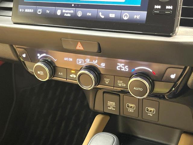 フィット ｅ：ＨＥＶリュクス　全周囲カメラ　衝突被害軽減システム　レーダークルーズ　禁煙車　レザーシート　コーナーセンサー　スマートキー　ＬＥＤヘッド　ＥＴＣ２．０　オートハイビーム　車線逸脱警報　オートライト　オートエアコン（43枚目）