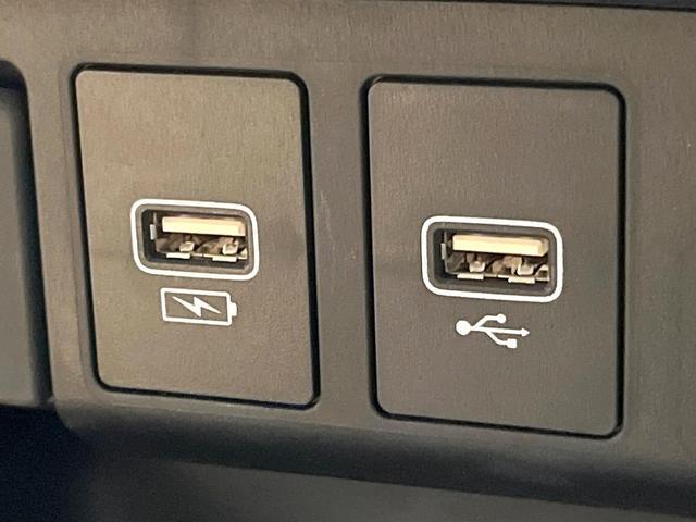 フィット ｅ：ＨＥＶリュクス　全周囲カメラ　衝突被害軽減システム　レーダークルーズ　禁煙車　レザーシート　コーナーセンサー　スマートキー　ＬＥＤヘッド　ＥＴＣ２．０　オートハイビーム　車線逸脱警報　オートライト　オートエアコン（45枚目）