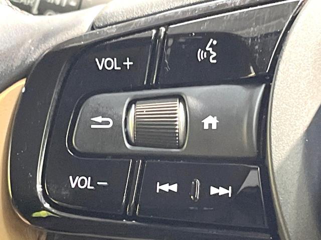 フィット ｅ：ＨＥＶリュクス　全周囲カメラ　衝突被害軽減システム　レーダークルーズ　禁煙車　レザーシート　コーナーセンサー　スマートキー　ＬＥＤヘッド　ＥＴＣ２．０　オートハイビーム　車線逸脱警報　オートライト　オートエアコン（47枚目）