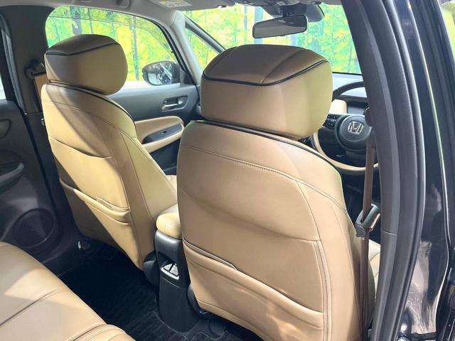 フィット ｅ：ＨＥＶリュクス　全周囲カメラ　衝突被害軽減システム　レーダークルーズ　禁煙車　レザーシート　コーナーセンサー　スマートキー　ＬＥＤヘッド　ＥＴＣ２．０　オートハイビーム　車線逸脱警報　オートライト　オートエアコン（56枚目）