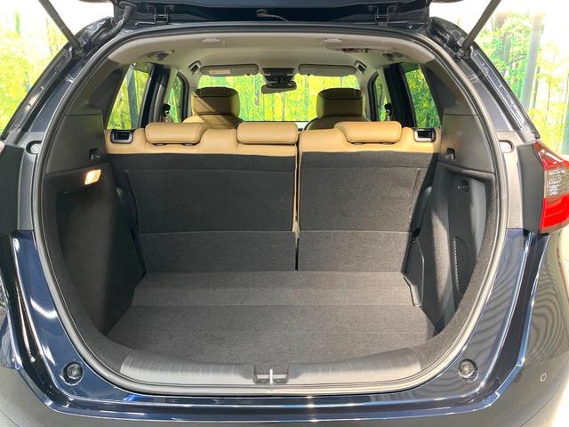 フィット ｅ：ＨＥＶリュクス　全周囲カメラ　衝突被害軽減システム　レーダークルーズ　禁煙車　レザーシート　コーナーセンサー　スマートキー　ＬＥＤヘッド　ＥＴＣ２．０　オートハイビーム　車線逸脱警報　オートライト　オートエアコン（58枚目）