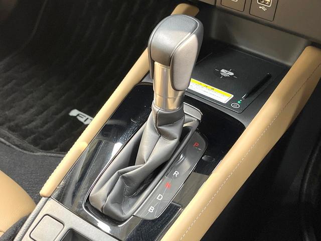 フィット ｅ：ＨＥＶリュクス　全周囲カメラ　衝突被害軽減システム　レーダークルーズ　禁煙車　レザーシート　コーナーセンサー　スマートキー　ＬＥＤヘッド　ＥＴＣ２．０　オートハイビーム　車線逸脱警報　オートライト　オートエアコン（60枚目）