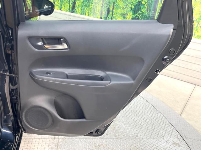 フィット ｅ：ＨＥＶリュクス　全周囲カメラ　衝突被害軽減システム　レーダークルーズ　禁煙車　レザーシート　コーナーセンサー　スマートキー　ＬＥＤヘッド　ＥＴＣ２．０　オートハイビーム　車線逸脱警報　オートライト　オートエアコン（64枚目）