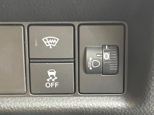 フィット ｅ：ＨＥＶリュクス　全周囲カメラ　衝突被害軽減システム　レーダークルーズ　禁煙車　レザーシート　コーナーセンサー　スマートキー　ＬＥＤヘッド　ＥＴＣ２．０　オートハイビーム　車線逸脱警報　オートライト　オートエアコン（71枚目）