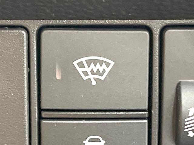 フィット ｅ：ＨＥＶリュクス　全周囲カメラ　衝突被害軽減システム　レーダークルーズ　禁煙車　レザーシート　コーナーセンサー　スマートキー　ＬＥＤヘッド　ＥＴＣ２．０　オートハイビーム　車線逸脱警報　オートライト　オートエアコン（72枚目）