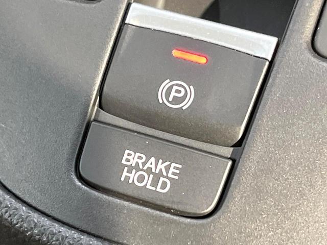 フィット ｅ：ＨＥＶリュクス　全周囲カメラ　衝突被害軽減システム　レーダークルーズ　禁煙車　レザーシート　コーナーセンサー　スマートキー　ＬＥＤヘッド　ＥＴＣ２．０　オートハイビーム　車線逸脱警報　オートライト　オートエアコン（75枚目）