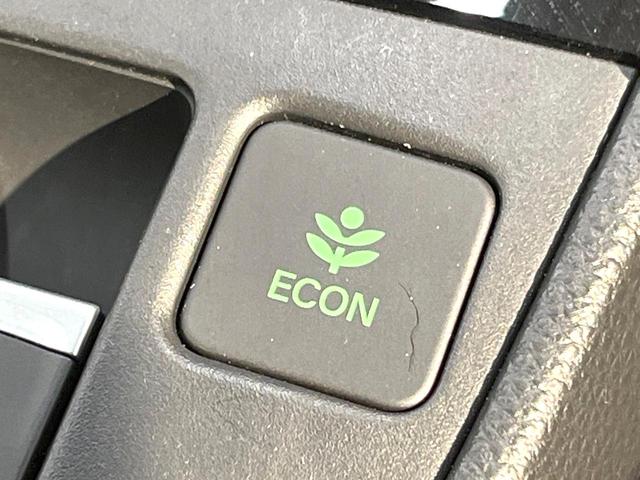 フィット ｅ：ＨＥＶリュクス　全周囲カメラ　衝突被害軽減システム　レーダークルーズ　禁煙車　レザーシート　コーナーセンサー　スマートキー　ＬＥＤヘッド　ＥＴＣ２．０　オートハイビーム　車線逸脱警報　オートライト　オートエアコン（76枚目）