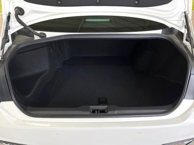 クラウンハイブリッド ＲＳアドバンス　メーカーＳＤナビ　バックカメラ　衝突被害軽減システム　１００Ｖ電源　レーダークルーズ　禁煙車　前席シートエアコン　パドルシフト　ドラレコ　スマートキー　ＬＥＤヘッド　ＥＴＣ２．０　オートハイビーム（10枚目）