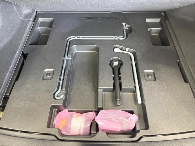 クラウンハイブリッド ＲＳアドバンス　メーカーＳＤナビ　バックカメラ　衝突被害軽減システム　１００Ｖ電源　レーダークルーズ　禁煙車　前席シートエアコン　パドルシフト　ドラレコ　スマートキー　ＬＥＤヘッド　ＥＴＣ２．０　オートハイビーム（68枚目）