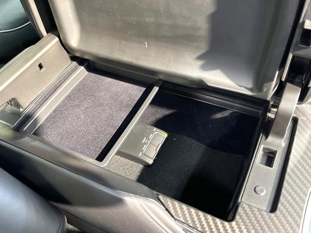 クラウンハイブリッド ＲＳアドバンス　メーカーＳＤナビ　バックカメラ　衝突被害軽減システム　１００Ｖ電源　レーダークルーズ　禁煙車　前席シートエアコン　パドルシフト　ドラレコ　スマートキー　ＬＥＤヘッド　ＥＴＣ２．０　オートハイビーム（70枚目）