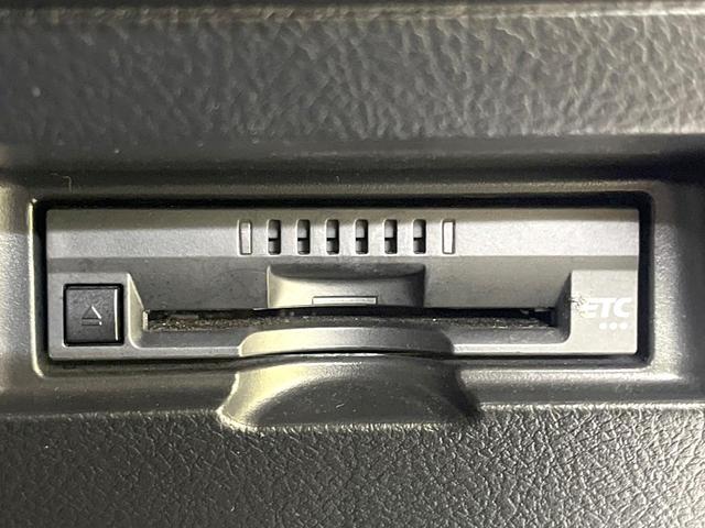 ヴィッツ F 純正SDナビ バックカメラ 衝突被害軽減システム 禁煙車 ビルトインETC オートハイビーム 車線逸脱警報 Bluetooth CD 地デジ 電動格納ミラー 横滑り防止装置 ヘッドライトレベライザー(6枚目)