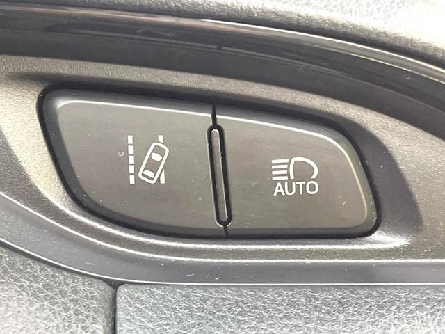 ヴィッツ F 純正SDナビ バックカメラ 衝突被害軽減システム 禁煙車 ビルトインETC オートハイビーム 車線逸脱警報 Bluetooth CD 地デジ 電動格納ミラー 横滑り防止装置 ヘッドライトレベライザー(62枚目)