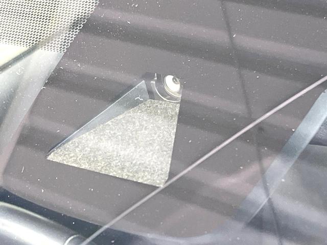 プリウス Aプレミアム 純正9型SDナビ 本革シート バックカメラ 衝突被害軽減システム 100V電源 レーダークルーズ 前席シートエアコン パワーシート ドラレコ コーナーセンサー スマートキー LEDヘッド ETC(3枚目)