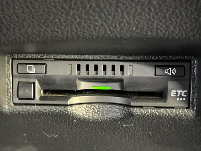 プリウス Aプレミアム 純正9型SDナビ 本革シート バックカメラ 衝突被害軽減システム 100V電源 レーダークルーズ 前席シートエアコン パワーシート ドラレコ コーナーセンサー スマートキー LEDヘッド ETC(7枚目)