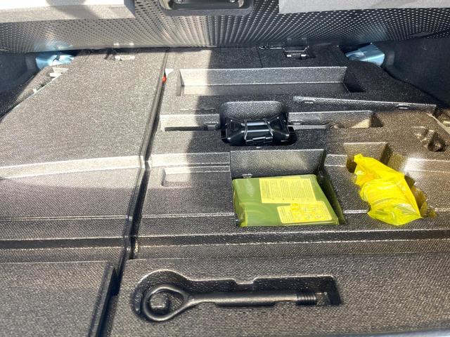 プリウス Aプレミアム 純正9型SDナビ 本革シート バックカメラ 衝突被害軽減システム 100V電源 レーダークルーズ 前席シートエアコン パワーシート ドラレコ コーナーセンサー スマートキー LEDヘッド ETC(68枚目)