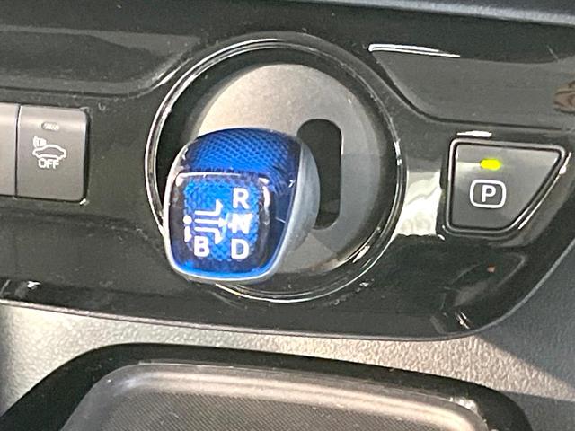 プリウス Aプレミアム 純正9型SDナビ 本革シート バックカメラ 衝突被害軽減システム 100V電源 レーダークルーズ 前席シートエアコン パワーシート ドラレコ コーナーセンサー スマートキー LEDヘッド ETC(70枚目)