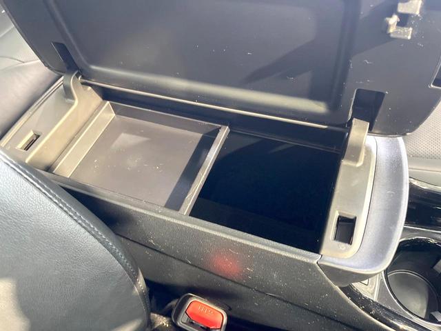 プリウス Aプレミアム 純正9型SDナビ 本革シート バックカメラ 衝突被害軽減システム 100V電源 レーダークルーズ 前席シートエアコン パワーシート ドラレコ コーナーセンサー スマートキー LEDヘッド ETC(74枚目)