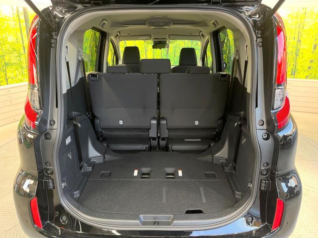 シエンタ ハイブリッドＧ　登録済未使用車　両側電動ドア　全周囲カメラ　衝突被害軽減システム　レーダークルーズ　コーナーセンサー　スマートキー　ＬＥＤヘッド　ビルトインＥＴＣ　オートハイビーム　車線逸脱警報　オートライト（12枚目）