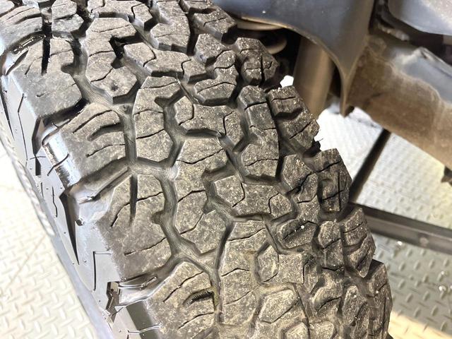 ジムニー XC ターボ 4WD MT車 衝突被害軽減システム 禁煙車 ドラレコ スマートキー LEDヘッド ETC クルコン 車線逸脱警報 オートライト オートエアコン 純正16インチアルミ CD フォクライト(33枚目)