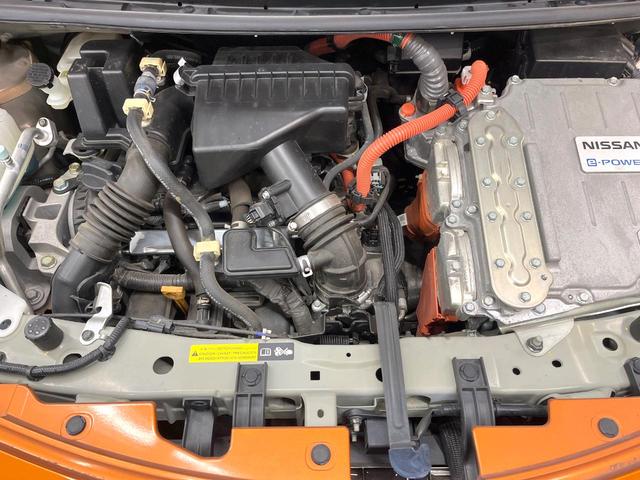 ノート e-パワー メダリスト SDナビ 衝突被害軽減システム 禁煙車 ハーフレザーシート ドラレコ スマートキー LEDヘッド 車線逸脱警報 オートライト オートエアコン 純正15インチアルミ CD DVD再生 地デジ(18枚目)