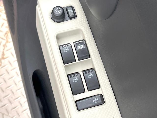 ミラココア ココアプラスＸ　禁煙車　スマートキー　オートエアコン　ＣＤ　アイドリングストップ　電動格納ミラー　衝突安全ボディー　盗難防止システム　ドアバイザー　ルーフレール　プライバシーガラス（7枚目）