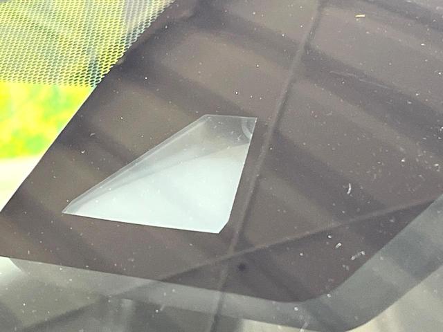 C-HR G 純正8型ディスプレイオーディオ バックカメラ 衝突軽減装置 レーダークルーズ 禁煙車 ハーフレザーシート シートヒーター ドラレコ スマートキー LEDヘッド ビルトインETC オートハイビーム(3枚目)