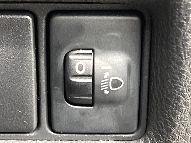 C-HR S 純正9型SDナビ バックカメラ 衝突被害軽減システム レーダークルーズ 禁煙車 スマートキー LEDヘッド ビルトインETC オートハイビーム 車線逸脱警報 オートライト デュアルエアコン(50枚目)