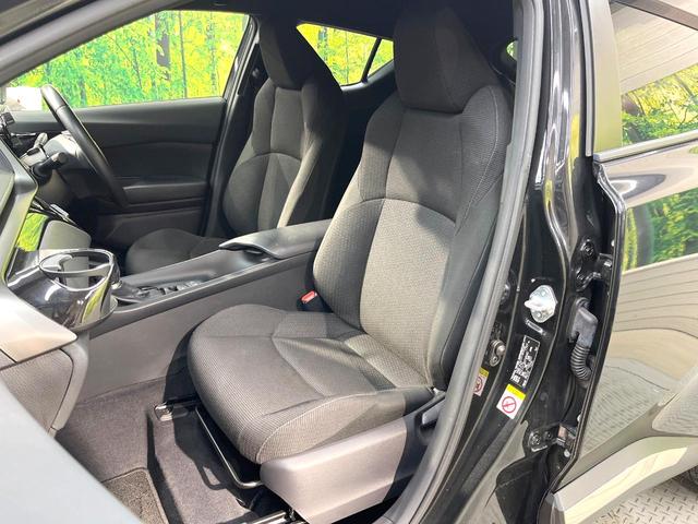 C-HR S 純正9型SDナビ バックカメラ 衝突被害軽減システム レーダークルーズ 禁煙車 スマートキー LEDヘッド ビルトインETC オートハイビーム 車線逸脱警報 オートライト デュアルエアコン(57枚目)