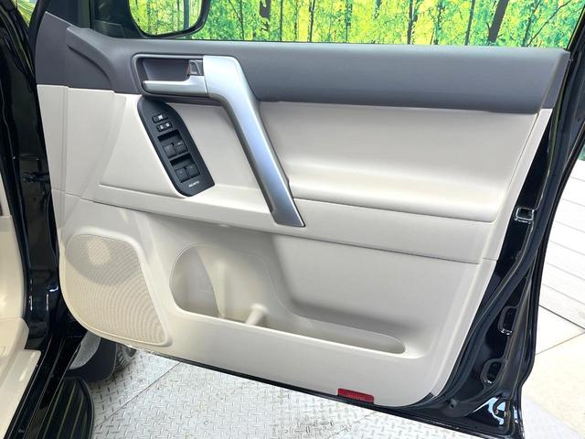 ランドクルーザープラド TX Lパッケージ マットブラックエディション 4WD サンルーフ 全周囲カメラ 衝突被害軽減システム レーダークルーズ 禁煙車 レザーシート 全席シートヒーター コーナーセンサー スマートキー LEDヘッド ETC2.0 オートハイビーム(64枚目)