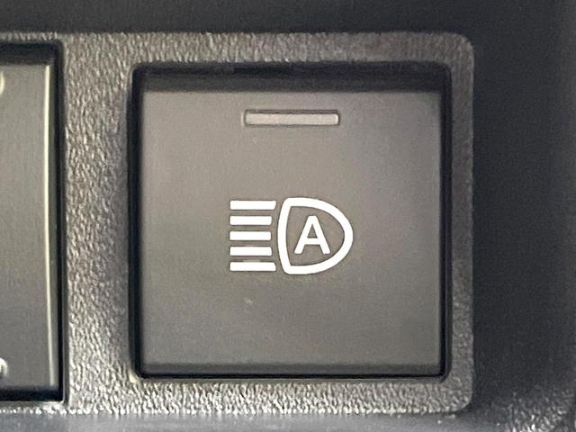 シエンタ ハイブリッドZ 両側電動ドア 全周囲カメラ 衝突被害軽減システム レーダークルーズ 禁煙車 ドラレコ コーナーセンサー スマートキー LEDヘッド ビルトインETC オートハイビーム 車線逸脱警報 オートライト(67枚目)