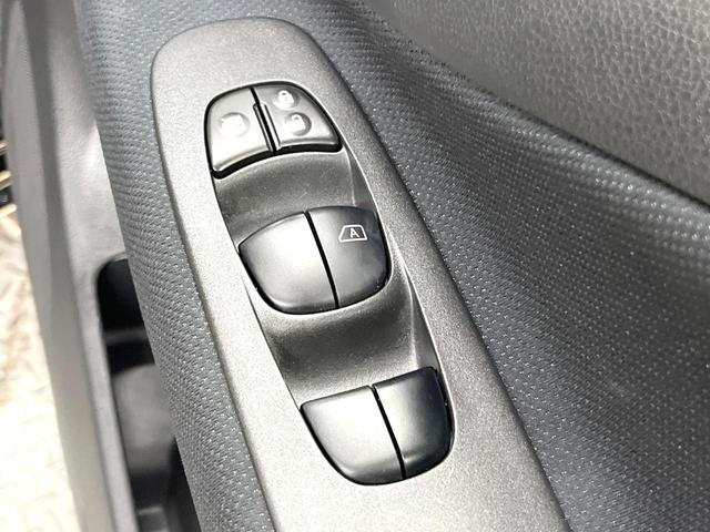 セレナ ハイウェイスター　Ｖセレ＋セーフティＩＩ　ＳＨＶ　両側電動ドア　純正ＳＤナビ　後席モニター　全周囲カメラ　衝突被害軽減システム　禁煙車　コーナーセンサー　スマートキー　ＬＥＤヘッド　ビルトインＥＴＣ　クルコン　オートハイビーム　車線逸脱警報（59枚目）