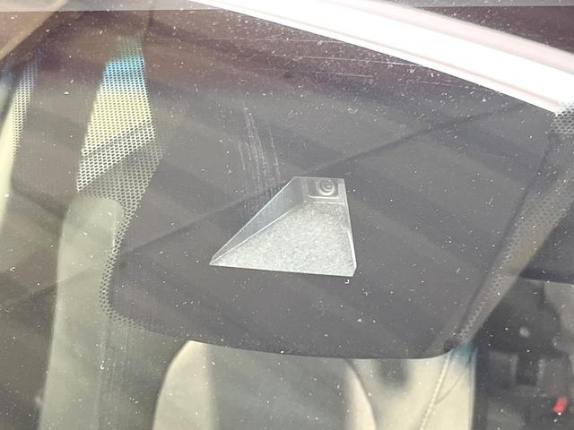 カムリ X バックカメラ 衝突被害軽減システム レーダークルーズ 禁煙車 コーナーセンサー スマートキー LEDヘッド ビルトインETC オートハイビーム 車線逸脱警報 オートライト デュアルエアコン(3枚目)