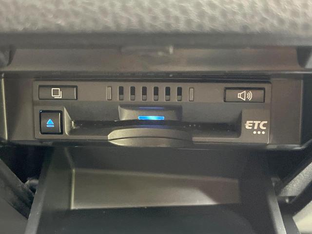 カムリ X バックカメラ 衝突被害軽減システム レーダークルーズ 禁煙車 コーナーセンサー スマートキー LEDヘッド ビルトインETC オートハイビーム 車線逸脱警報 オートライト デュアルエアコン(6枚目)