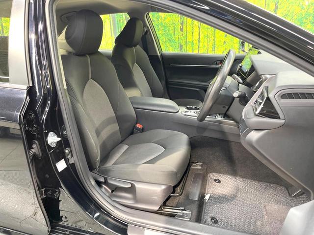 カムリ X バックカメラ 衝突被害軽減システム レーダークルーズ 禁煙車 コーナーセンサー スマートキー LEDヘッド ビルトインETC オートハイビーム 車線逸脱警報 オートライト デュアルエアコン(8枚目)