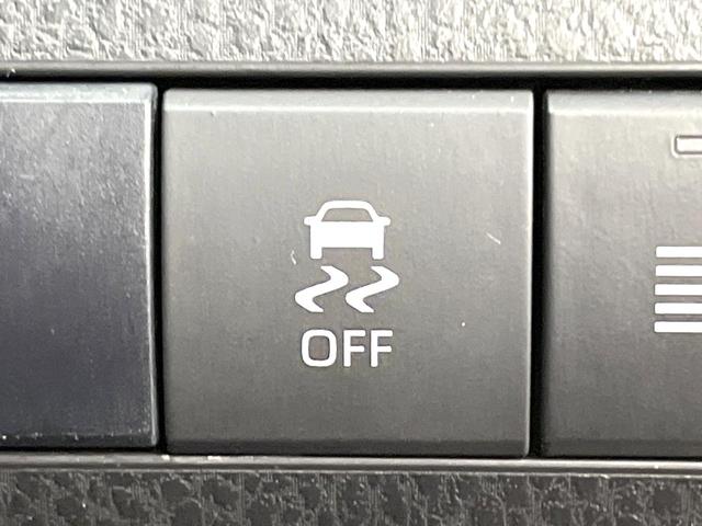 カムリ X バックカメラ 衝突被害軽減システム レーダークルーズ 禁煙車 コーナーセンサー スマートキー LEDヘッド ビルトインETC オートハイビーム 車線逸脱警報 オートライト デュアルエアコン(52枚目)