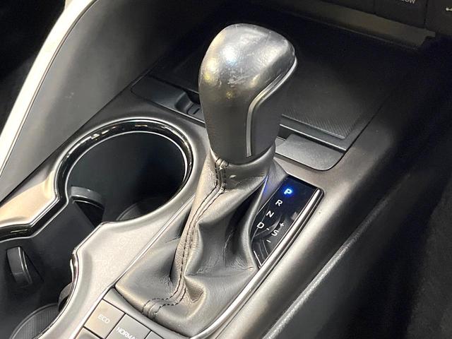 カムリ X バックカメラ 衝突被害軽減システム レーダークルーズ 禁煙車 コーナーセンサー スマートキー LEDヘッド ビルトインETC オートハイビーム 車線逸脱警報 オートライト デュアルエアコン(62枚目)