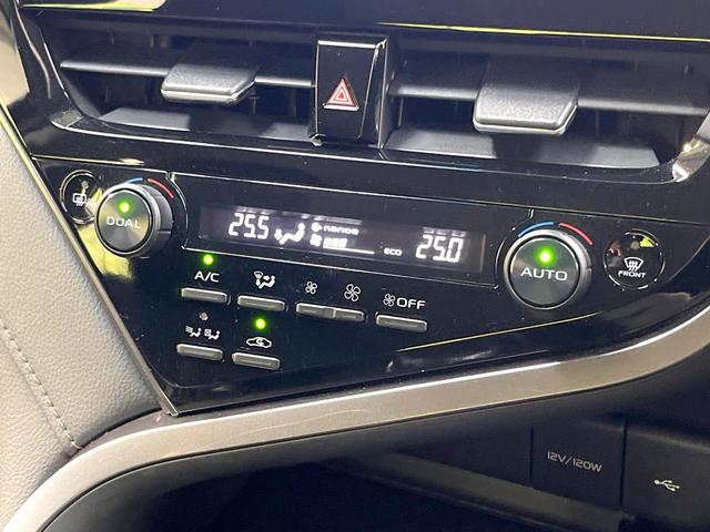 カムリ X バックカメラ 衝突被害軽減システム レーダークルーズ 禁煙車 コーナーセンサー スマートキー LEDヘッド ビルトインETC オートハイビーム 車線逸脱警報 オートライト デュアルエアコン(63枚目)