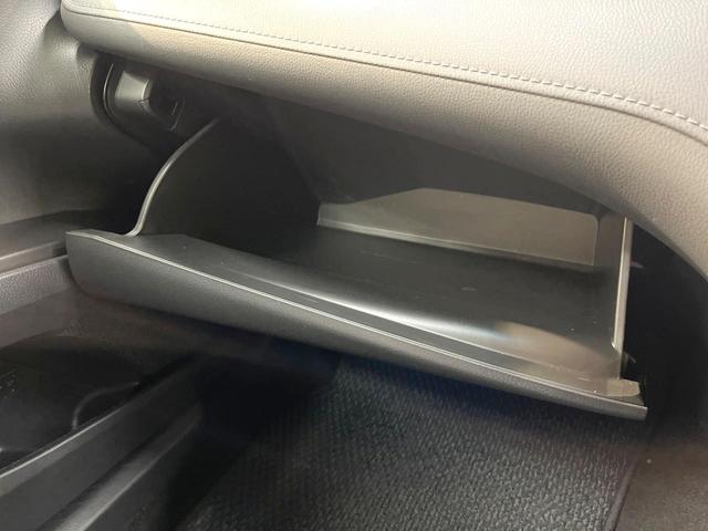 カムリ X バックカメラ 衝突被害軽減システム レーダークルーズ 禁煙車 コーナーセンサー スマートキー LEDヘッド ビルトインETC オートハイビーム 車線逸脱警報 オートライト デュアルエアコン(65枚目)