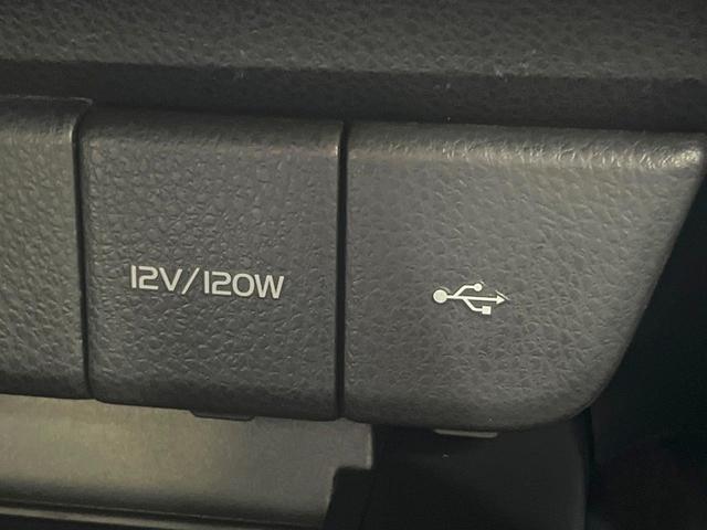 カムリ X バックカメラ 衝突被害軽減システム レーダークルーズ 禁煙車 コーナーセンサー スマートキー LEDヘッド ビルトインETC オートハイビーム 車線逸脱警報 オートライト デュアルエアコン(66枚目)