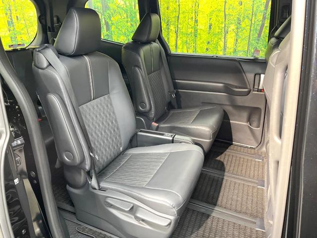 ノア ハイブリッドＳ－Ｚ　両側電動ドア　バックカメラ　衝突被害軽減システム　レーダークルーズ　禁煙車　コーナーセンサー　スマートキー　ＬＥＤヘッド　ＥＴＣ２．０　オートハイビーム　車線逸脱警報　オートライト　デュアルエアコン（9枚目）