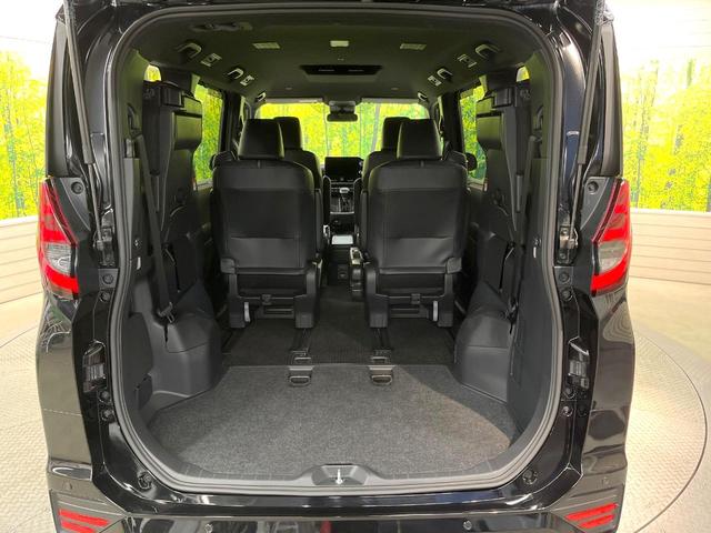 ノア ハイブリッドＳ－Ｚ　両側電動ドア　バックカメラ　衝突被害軽減システム　レーダークルーズ　禁煙車　コーナーセンサー　スマートキー　ＬＥＤヘッド　ＥＴＣ２．０　オートハイビーム　車線逸脱警報　オートライト　デュアルエアコン（11枚目）