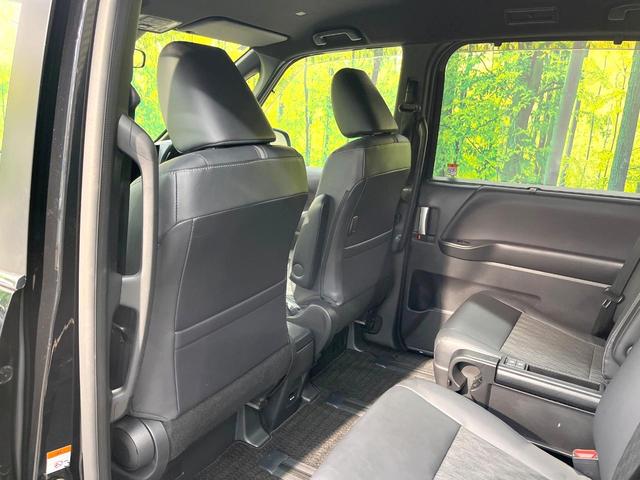 ノア ハイブリッドＳ－Ｚ　両側電動ドア　バックカメラ　衝突被害軽減システム　レーダークルーズ　禁煙車　コーナーセンサー　スマートキー　ＬＥＤヘッド　ＥＴＣ２．０　オートハイビーム　車線逸脱警報　オートライト　デュアルエアコン（60枚目）