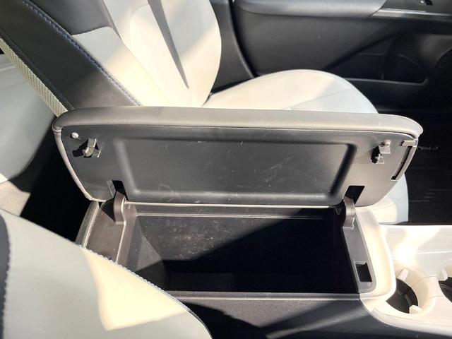 プリウス Aツーリングセレクション 純正9型SDナビ バックカメラ 衝突軽減装置 レーダークルーズ コーナーセンサー スマートキー LEDヘッド ビルトインETC オートハイビーム 車線逸脱警報 オートライト 純正17インチアルミ(72枚目)