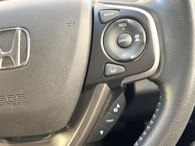 フリード Ｇ・ホンダセンシング　両側電動ドア　純正９型ＳＤナビ　バックカメラ　衝突被害軽減システム　レーダークルーズ　禁煙車　ハーフレザーシート　スマートキー　ＬＥＤヘッド　車線逸脱警報　オートライト　オートエアコン（7枚目）