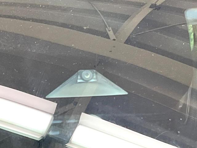 オーラ Ｇ　レザーエディション　純正９インチナビ　全周囲カメラ　ＢＯＳＥサウンドシステム　衝突被害軽減システム　レーダークルーズ　禁煙車　レザーシート　コーナーセンサー　スマートキー　ＬＥＤヘッド　ＥＴＣ２．０　オートハイビーム（3枚目）