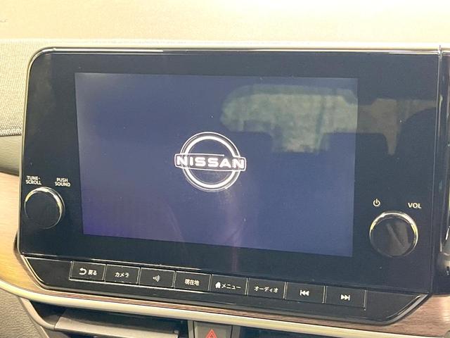 オーラ Ｇ　レザーエディション　純正９インチナビ　全周囲カメラ　ＢＯＳＥサウンドシステム　衝突被害軽減システム　レーダークルーズ　禁煙車　レザーシート　コーナーセンサー　スマートキー　ＬＥＤヘッド　ＥＴＣ２．０　オートハイビーム（4枚目）