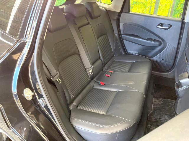 オーラ Ｇ　レザーエディション　純正９インチナビ　全周囲カメラ　ＢＯＳＥサウンドシステム　衝突被害軽減システム　レーダークルーズ　禁煙車　レザーシート　コーナーセンサー　スマートキー　ＬＥＤヘッド　ＥＴＣ２．０　オートハイビーム（9枚目）